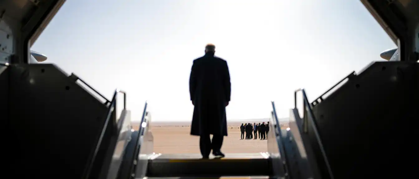 Молчание в небе: Дональд Трамп уклонился от вопросов о перемещении американских войск