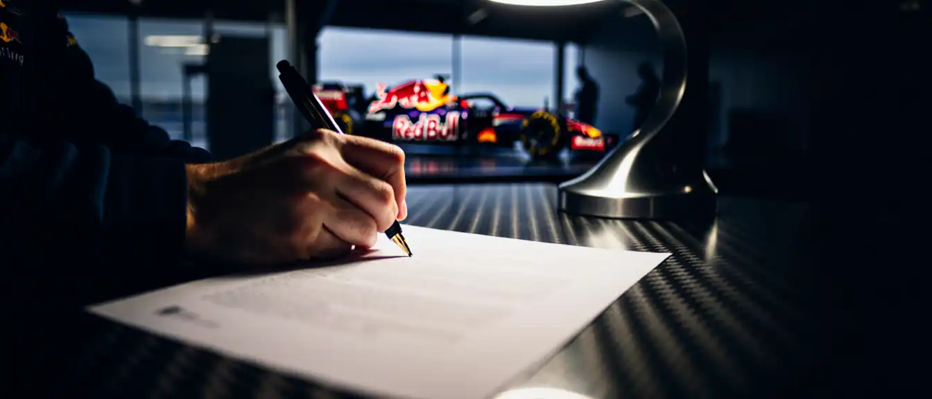 Лоран Мекис продолжит управлять командой Red Bull Racing до 2031 года